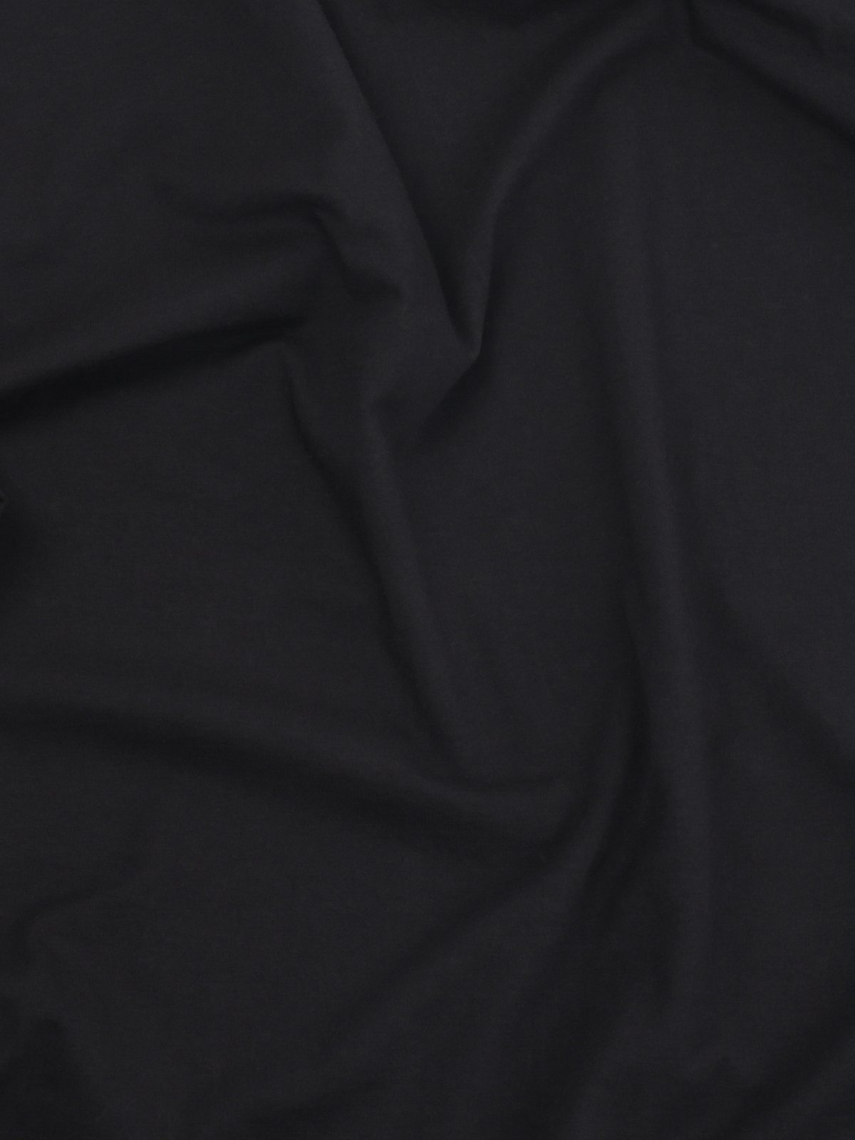 Camiseta negra de algodón — detalle del tejido